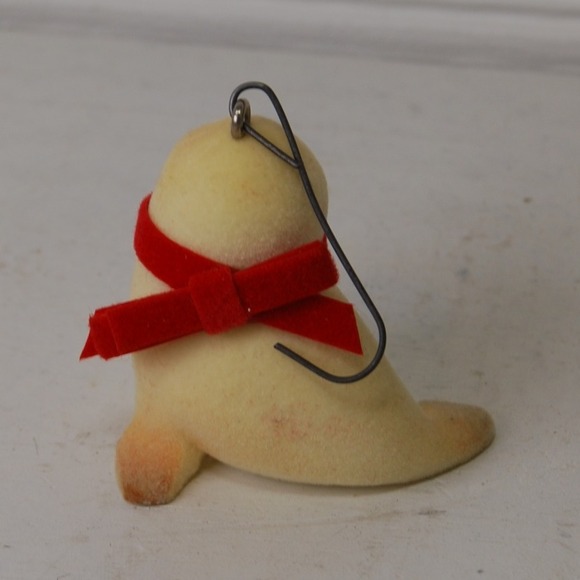Hallmark 1984 Seal Ornament Christmas Holiday decor Vintage 80s "Snowy Seal" - Picture 2 of 8